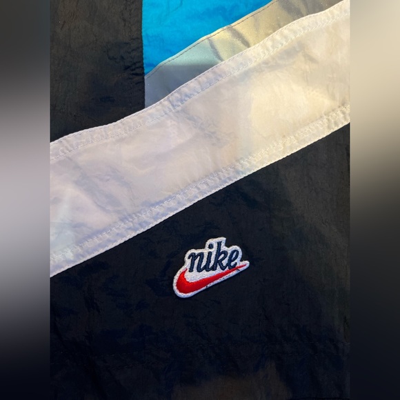 RARE VINTAGE NIKE SHORTS - Picture 3 of 4